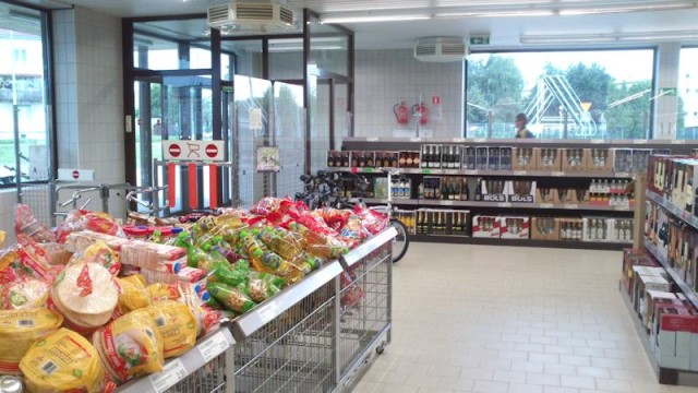 Aldi grocery store and supermarket