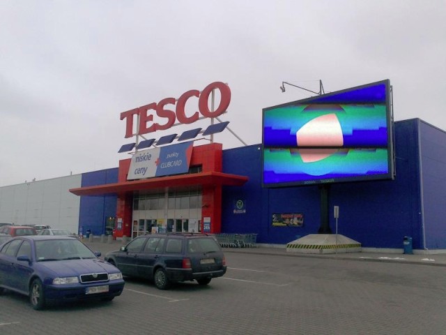 Tesco ist eine britische Einzelhandelskette mit vielen Supermärkten