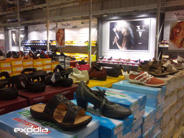 The Makro stores offer a wide range of clothes and shoes.